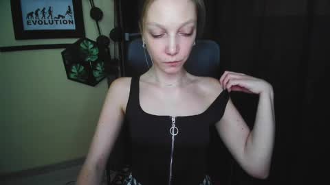 Snapshot of emilly_xkiss chatting on 04.29.26 Emilly online show from 04.29.26