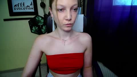 Snapshot of emilly_xkiss chatting on 05.26.26 Emilly online show from 05.26.26