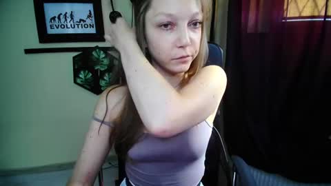 Snapshot of emilly_xkiss chatting on 06.25.26 Emilly online show from 06.25.26