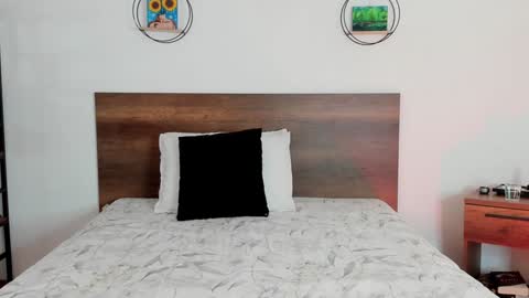 Snapshot of emillygonzalez chatting on 01.03.25 . . online show from 01.03.25