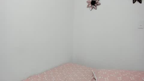 Snapshot of emillygonzalez chatting on 01.26.25 . . online show from 01.26.25