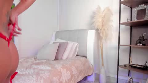 Snapshot of emillygonzalez chatting on 10.27.25 . . online show from 10.27.25