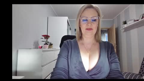 EmillyLove online show from 12.18.25