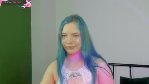 Snapshot of emily__hamilton chatting on 06.05.26 Emily online show from 06.05.26