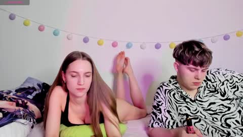 emily_and_ilumi online show from 01.04.25