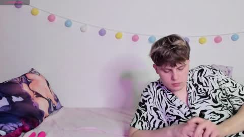 emily_and_ilumi online show from 01.05.25