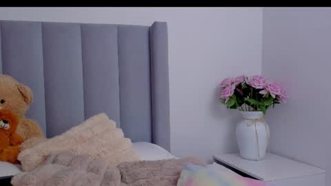 Snapshot of emily_briston chatting on 07.28.26 Emily online show from 07.28.26