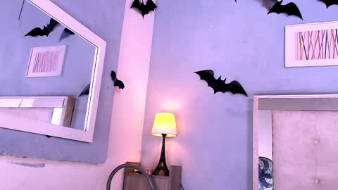 emily_castillo1_ online show from 11.22.25