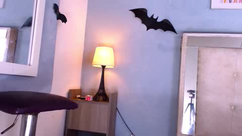 emily_castillo1_ online show from 11.26.25