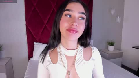 emily_clarkk_ online show from 04.06.26