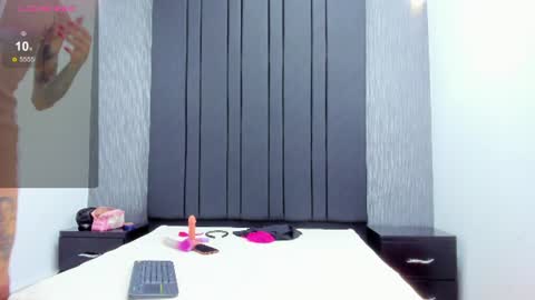 Snapshot of emily_collins69 chatting on 06.17.26 Emily online show from 06.17.26