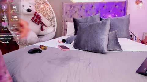 Snapshot of emily_daarell chatting on 01.18.25  M I A   online430pm- 930pm online show from 01.18.25