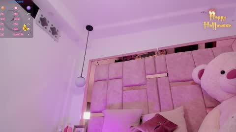 Snapshot of emily_daarell chatting on 10.06.25  M I A   online430pm- 930pm online show from 10.06.25