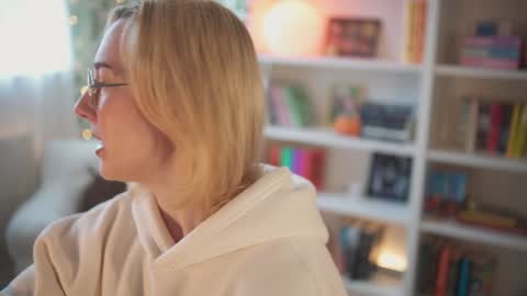 Em -  online show from 01.23.25