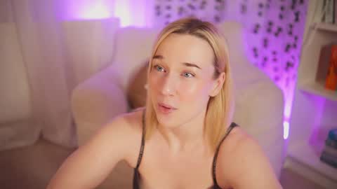 Em -  online show from 02.04.25