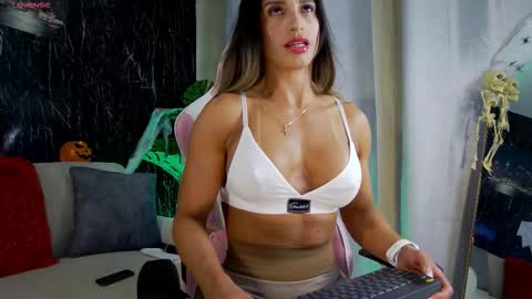 Snapshot of emily_foxx01 chatting on 10.24.25 Emily foxx01 online show from 10.24.25