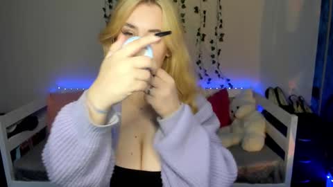 Snapshot of emily_gin chatting on 10.18.25 EMILY online show from 10.18.25