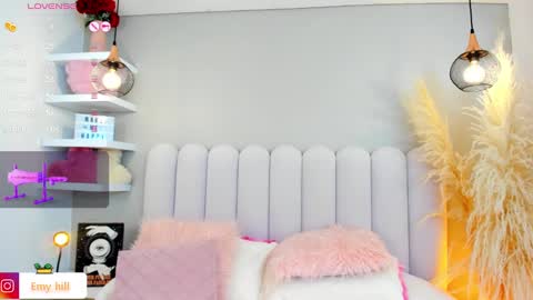 Snapshot of emily_hill___ chatting on 01.17.25 EMILY Monday 5-2 am From Tuesday to Friday5-1 am Colombia time online show from 01.17.25