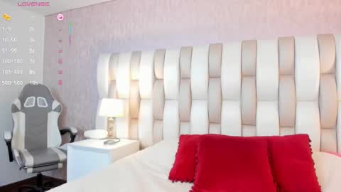 Snapshot of emily_hill___ chatting on 02.19.25 EMILY Monday 5-2 am From Tuesday to Friday5-1 am Colombia time online show from 02.19.25