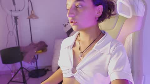 Snapshot of emily_jonexs_ chatting on 06.04.26 mily online show from 06.04.26