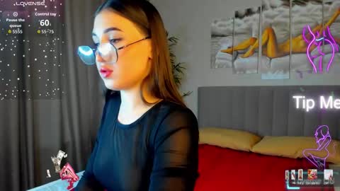 Snapshot of emily_lews chatting on 03.04.26 Emily online show from 03.04.26