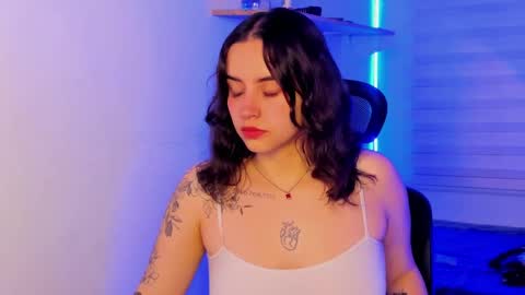 emily_lindey online show from 10.29.25