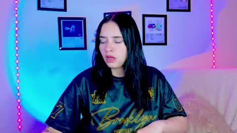 Snapshot of emily_lindey_ chatting on 07.18.26 Emily Lindey online show from 07.18.26