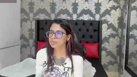 Snapshot of emily_loperaa chatting on 06.21.26 Emily online show from 06.21.26