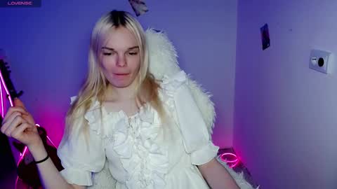 Snapshot of emily_nyaffe chatting on 12.19.25 Lia online show from 12.19.25