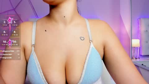 Snapshot of emily_roux chatting on 12.11.24 EMILY online show from 12.11.24