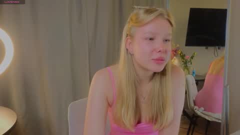 Snapshot of emily_shepard chatting on 09.11.25 emily shepard online show from 09.11.25