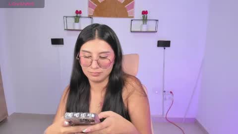 Snapshot of emily_villamil_ chatting on 05.26.26 Emi online show from 05.26.26