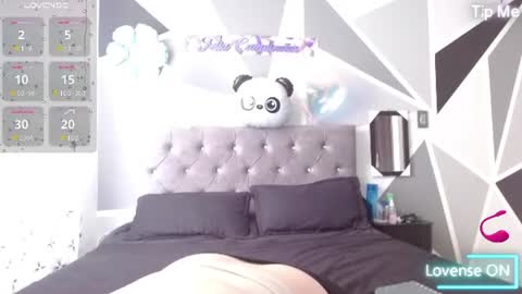 Snapshot of emily_white00 chatting on 06.13.26 emily online show from 06.13.26