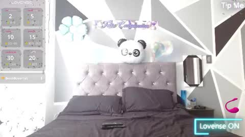 Snapshot of emily_white00 chatting on 06.18.26 emily online show from 06.18.26