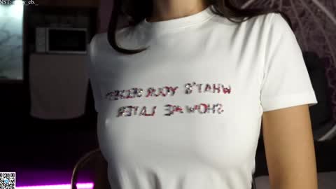 Snapshot of emilybatee chatting on 09.22.25 emilybatee online show from 09.22.25