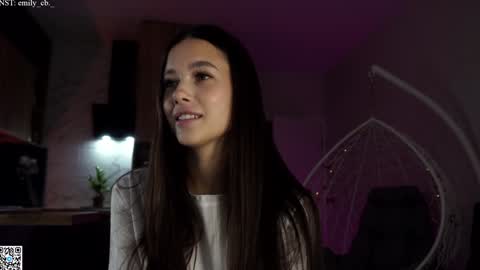 Snapshot of emilybatee chatting on 09.23.25 emilybatee online show from 09.23.25