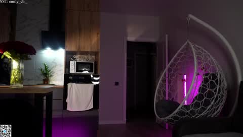 Snapshot of emilybatee chatting on 09.25.25 emilybatee online show from 09.25.25