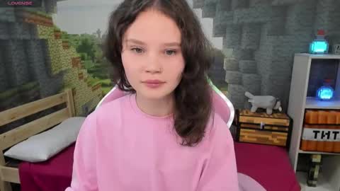 Snapshot of emilychaves chatting on 10.13.25 Emilyhaves online show from 10.13.25