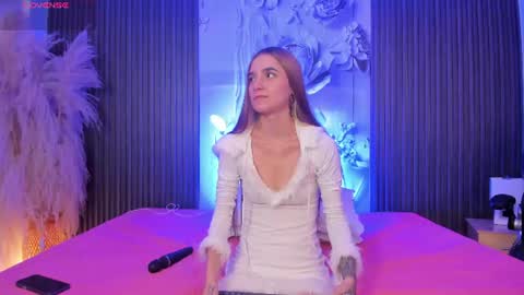 Snapshot of emilyevanss1_ chatting on 07.19.26 Emily online show from 07.19.26