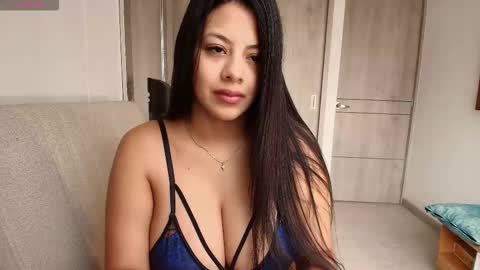 Snapshot of emilyguss chatting on 12.05.25 Emily online show from 12.05.25