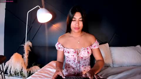 Snapshot of emilyh_ chatting on 12.15.24 Emily online show from 12.15.24