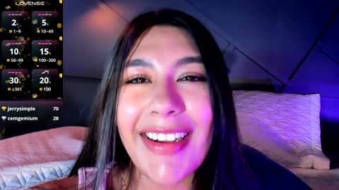 Snapshot of emilyh_ chatting on 12.17.24 Emily online show from 12.17.24