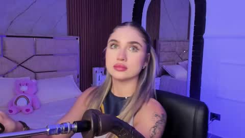 Snapshot of emilyhendrix_ chatting on 02.12.25 Emily Hendrix online show from 02.12.25