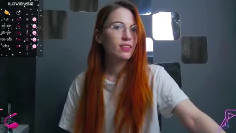 Snapshot of emilykents chatting on 02.13.25 EmilyKents online show from 02.13.25