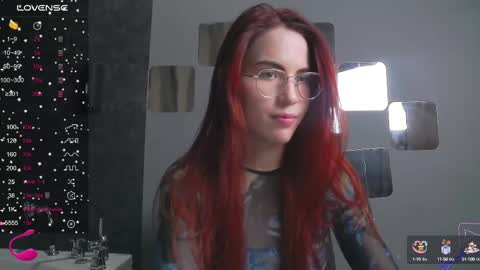 Snapshot of emilykents chatting on 02.25.25 EmilyKents online show from 02.25.25