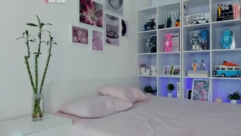 Hey i am  Emily     am -  pm online show from 04.17.26