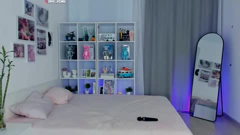 Hey i am  Emily     am -  pm online show from 04.19.26