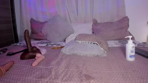 Snapshot of emilyrosss_ chatting on 01.14.25 EMILY online show from 01.14.25