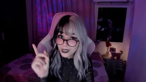 Snapshot of emilyrosss_ chatting on 01.29.25 EMILY online show from 01.29.25