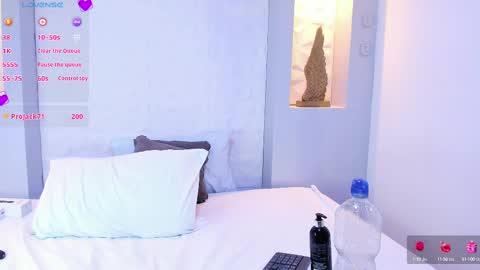 Snapshot of emilyrouss_ chatting on 02.26.25 EMILY online show from 02.26.25